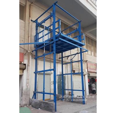 導軌式升降平台安（ān）裝調試（shì）完畢