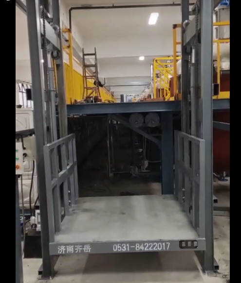 遼寧葫蘆島承載2噸液壓貨梯交（jiāo）付（fù）使用